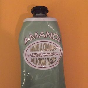 L’OCCITANE LIMITED EDITION ALMOND HAND CREAM